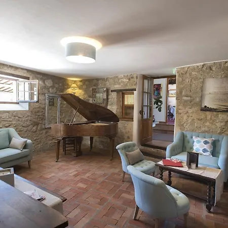 Logis Les Hospitaliers Hotel
